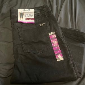 Audrey skimmer capris by seven7